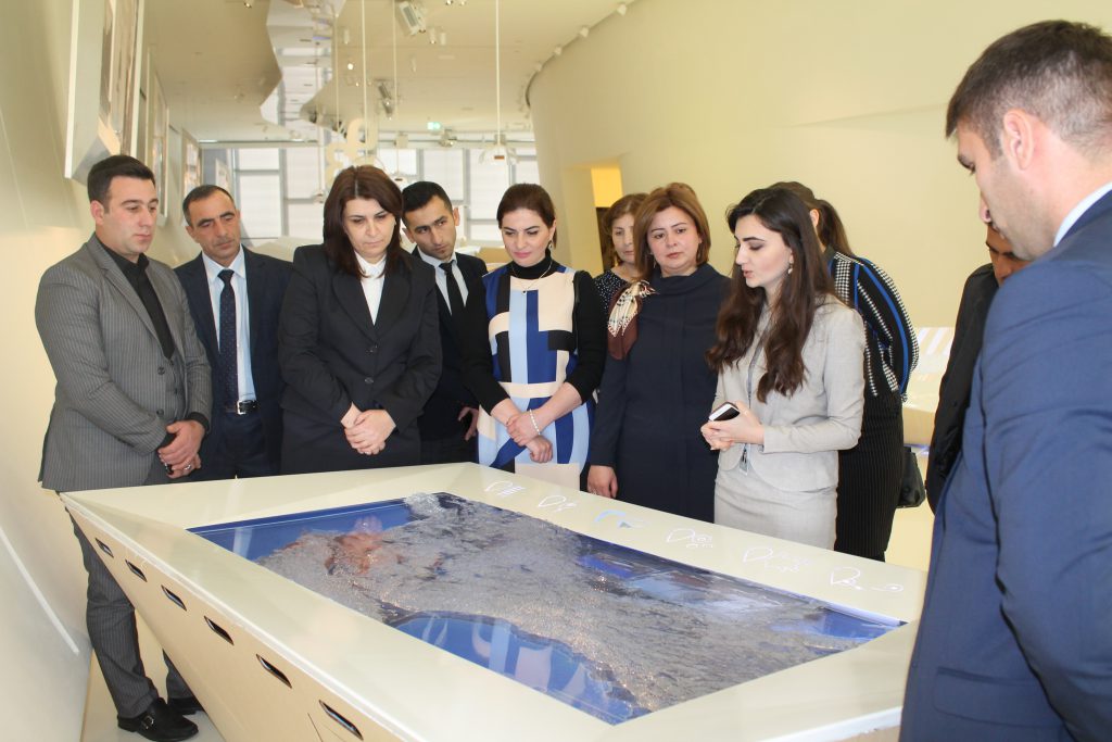 Quba şəhərində “Soyqırımı Memorial Kompleksi”nin rəhbərliyinin təşəbbüsü ilə Kompleksin əməkdaşları Heydər Əliyev Mərkəzində.