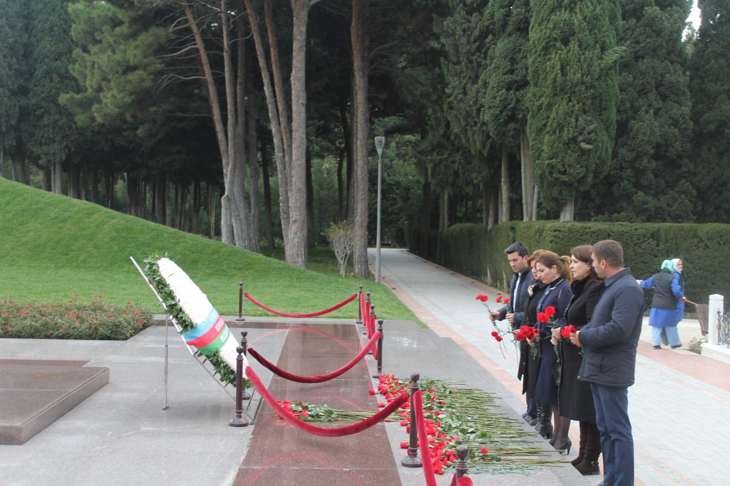 Quba şəhərində “Soyqırımı Memorial Kompleksi”nin rəhbərliyinin təşəbbüsü ilə Ulu  Öndərin xatirə günləri çərçivəsində  xüsusi layihə həyata keçirildi.