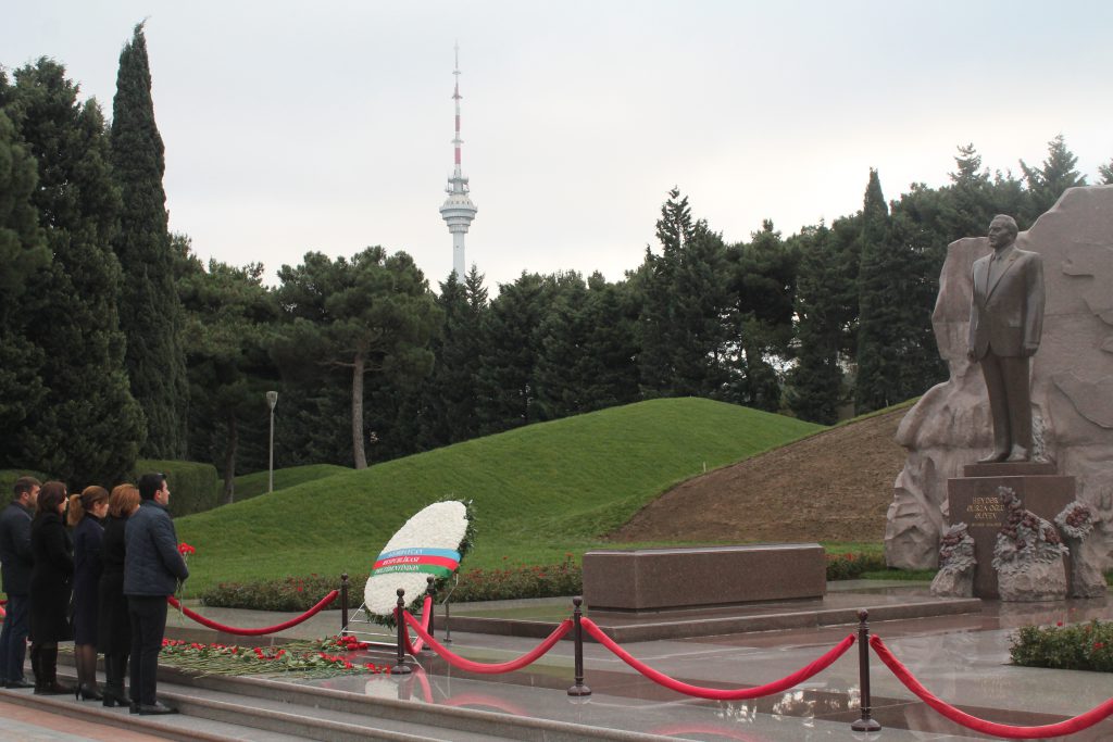 Quba şəhərində “Soyqırımı Memorial Kompleksi”nin rəhbərliyinin təşəbbüsü ilə Ulu  Öndərin xatirə günləri çərçivəsində  xüsusi layihə həyata keçirildi.