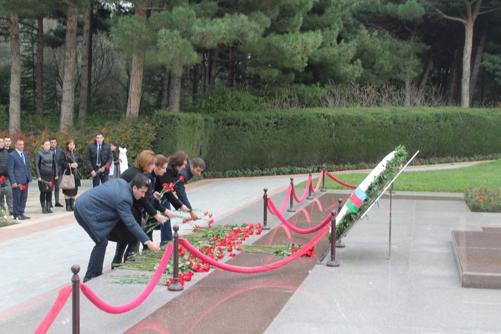 Quba şəhərində “Soyqırımı Memorial Kompleksi”nin rəhbərliyinin təşəbbüsü ilə Ulu  Öndərin xatirə günləri çərçivəsində  xüsusi layihə həyata keçirildi.