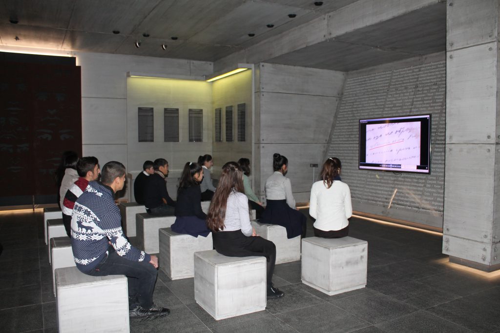 Quba şəhəri “Soyqırımı Memorial Kompleksi”ndə Azərbaycan Respublikasının  Ümummilli  Lideri Heydər Əliyevin xatirə günləri çərçivəsində Ulu Öndərin həyat və fəaliyyətini əks etdirən sənədli film nümayiş etdirilmişdir.