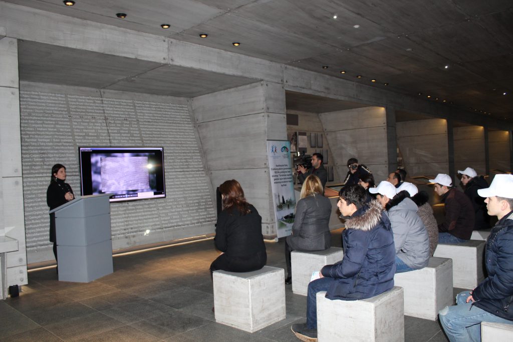 Gənclərin “Tənhalara Dayaq” İctimai Birliyi Quba şəhərində “Soyqırımı Memorial Kompleksi”ndə.
