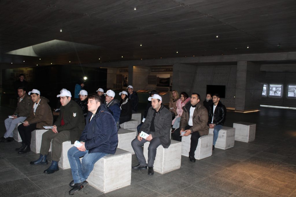 Bakı şəhəri Binəqədi YAP-nın fəal gəncləri  Quba şəhərində “Soyqırımı Memorial Kompleksi”ndə.