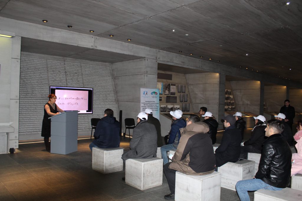 Bakı şəhəri Binəqədi YAP-nın fəal gəncləri  Quba şəhərində “Soyqırımı Memorial Kompleksi”ndə.