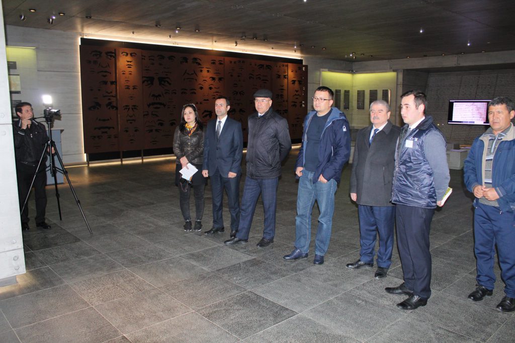 Özbəkistanlı jurnalistlər Quba şəhərində “Soyqırımı Memorial Kompleksi” ni ziyarət etmişlər.