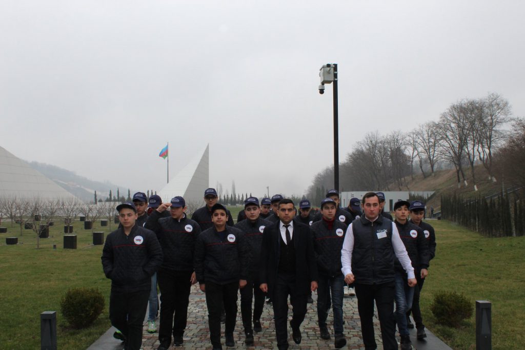 “Ölkəmizi tanıyaq” maarifləndirici tur-aksiya iştirakçıları Quba şəhərində “Soyqırımı Memorial Kompleksi”ndə