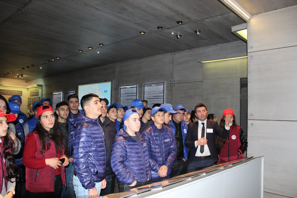 “Ölkəmizi tanıyaq” maarifləndirici tur-aksiya iştirakçıları Quba şəhərində “Soyqırımı Memorial Kompleksi”ndə