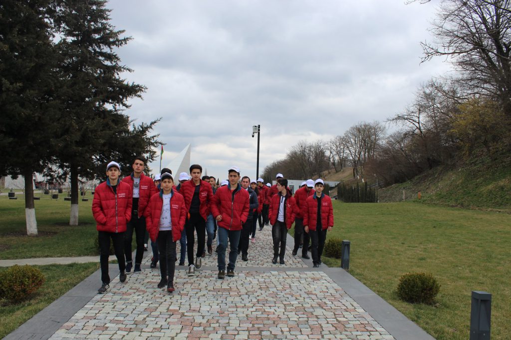 “Ölkəmizi tanıyaq” maarifləndirici tur-aksiya iştirakçıları Quba şəhərində “Soyqırımı Memorial Kompleksi”ndə