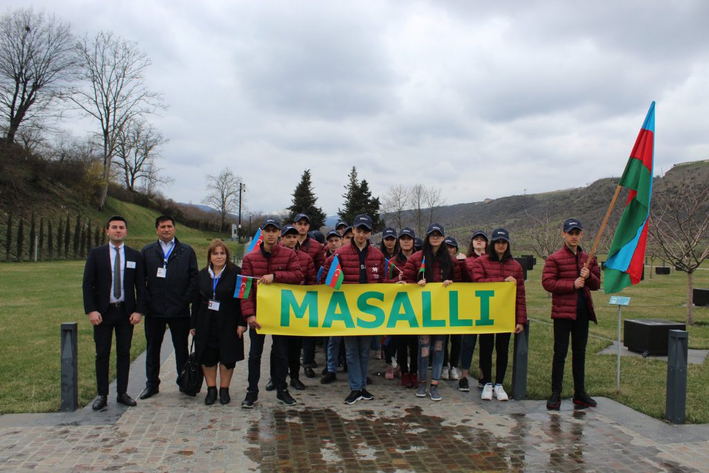 “Ölkəmizi tanıyaq” maarifləndirici tur-aksiya iştirakçıları Quba şəhərində “Soyqırımı Memorial Kompleksi”ndə