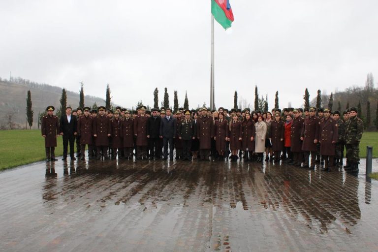 Azərbaycan Respublikası Fövqəladə Hallar Nazirliyi Akademiyasının əməkdaşları Quba şəhərində “Soyqırımı Memorial Kompleksi”ndə.