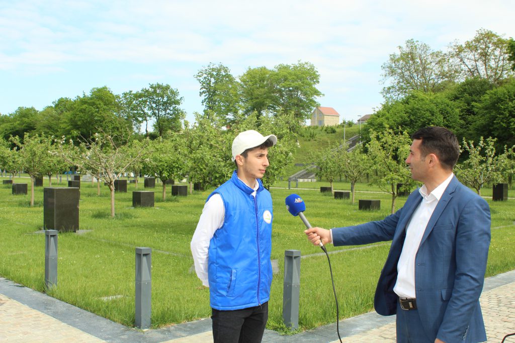 “Ölkəmizi tanıyaq” devizi ilə keçirilən tur-aksiya çərçivəsində Quba şəhər məktəblilərinin fəal iştirakçıları Azərbaycan  Televiziyasına (Az.Tv)  müsahibə vermişlər.