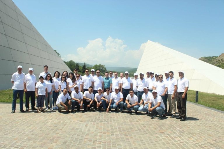 15.06.2019-cu il tarixində "POLYMART" Şirkətinin kollektivi Quba "Soyqırımı Memorial Kompleksi"ni ziyarət etmişlər. Ziyarətçilərə 1918-ci ildə ermənilərin törətdikləri vəhşiliklər haqqında ətraflı məlumat verilmişdir.