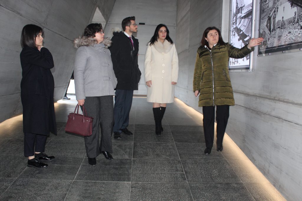İsrailin Azərbaycana təyin edilmiş yeni səfiri  Quba Soyqırımı Memorial Kompleksini ziyarət etmişdir.