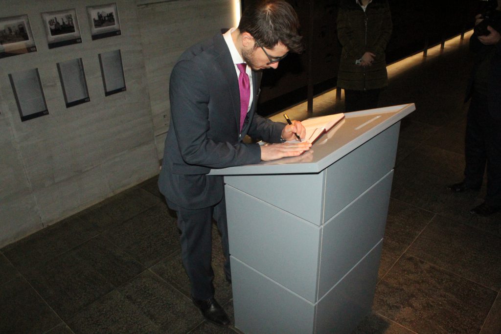 İsrailin Azərbaycana təyin edilmiş yeni səfiri  Quba Soyqırımı Memorial Kompleksini ziyarət etmişdir.