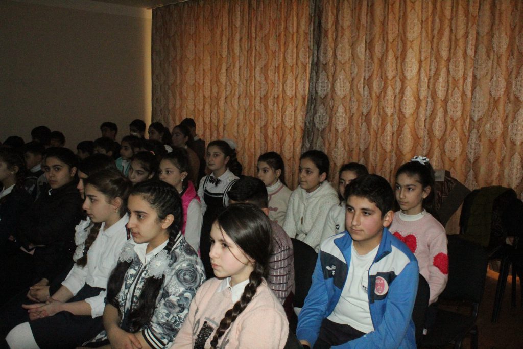 تم تنظيم الحدث التعريفية تحت عنوان "لا تنسى تاريخك!" ، في مدرسة الثانوية العامة رقم7
