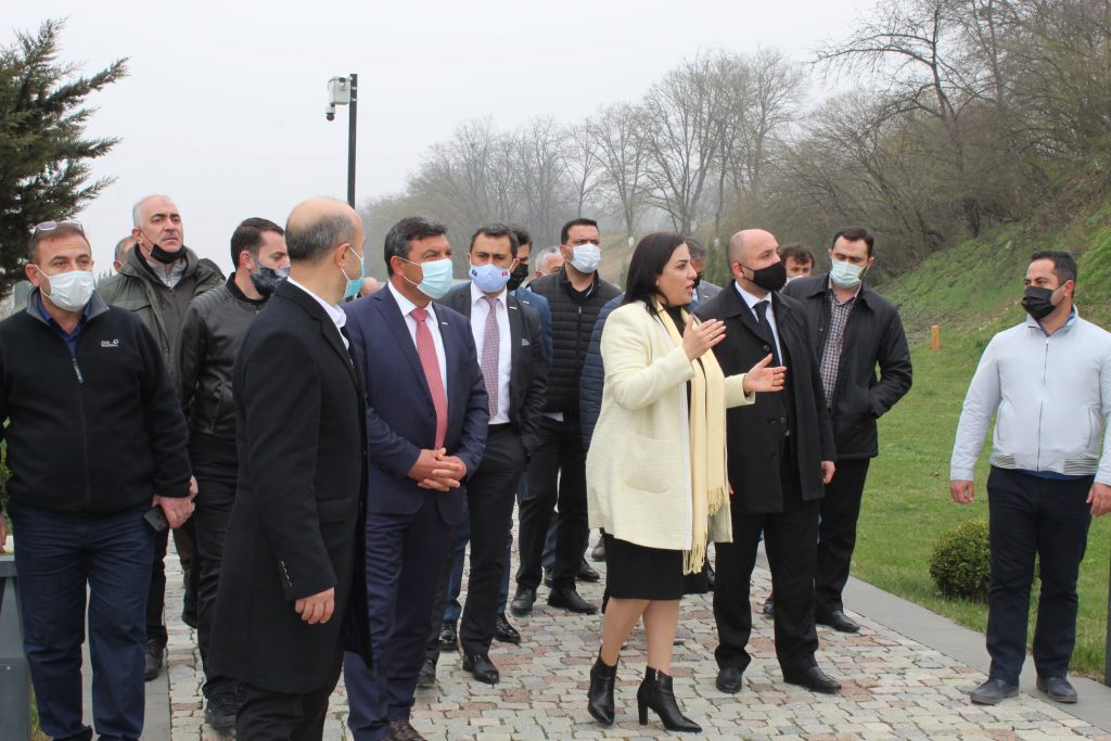 Müstəqil Sənayeçi və İş Adamları Dərnəyinin (MÜSİAD) təşəbbüsü ilə Türkiyəli iş adamlarından ibarət nümayəndə heyəti Quba rayonuna səfər etmişlər. Səfər çərçivəsində qonaqlar Quba şəhərində “Soyqırımı Memorial Kompleks”ini ziyarət etmişlər.