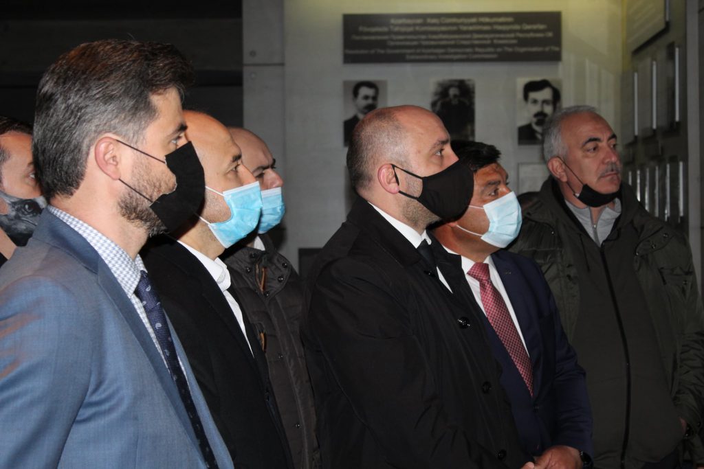 Müstəqil Sənayeçi və İş Adamları Dərnəyinin (MÜSİAD) təşəbbüsü ilə Türkiyəli iş adamlarından ibarət nümayəndə heyəti Quba rayonuna səfər etmişlər. Səfər çərçivəsində qonaqlar Quba şəhərində “Soyqırımı Memorial Kompleks”ini ziyarət etmişlər.