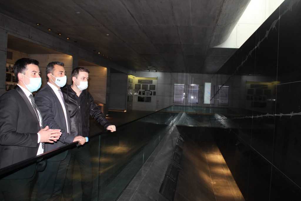 Müstəqil Sənayeçi və İş Adamları Dərnəyinin (MÜSİAD) təşəbbüsü ilə Türkiyəli iş adamlarından ibarət nümayəndə heyəti Quba rayonuna səfər etmişlər. Səfər çərçivəsində qonaqlar Quba şəhərində “Soyqırımı Memorial Kompleks”ini ziyarət etmişlər.