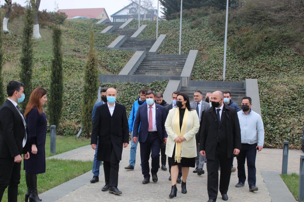 Müstəqil Sənayeçi və İş Adamları Dərnəyinin (MÜSİAD) təşəbbüsü ilə Türkiyəli iş adamlarından ibarət nümayəndə heyəti Quba rayonuna səfər etmişlər. Səfər çərçivəsində qonaqlar Quba şəhərində “Soyqırımı Memorial Kompleks”ini ziyarət etmişlər.