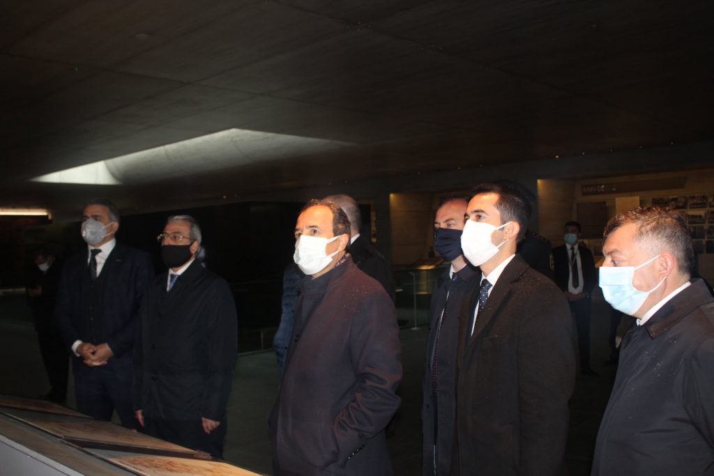 Müstəqil Sənayeçi və İş Adamları Dərnəyinin (MÜSİAD) təşəbbüsü ilə Türkiyənin Azərbaycana yeni təyin edilmiş fövqəladə və səlahiyyətli səfiri cənab Cahit Bağçı  Quba rayonuna səfər etmişdir. Səfər çərçivəsində C.Bağçı bir qrup Türkiyəli  iş adamları ilə birgə Quba şəhərində “Soyqırımı Memorial Kompleks”ini ziyarət etmişdir