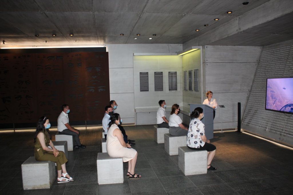 Əziz izləyicilərimiz, artıq bir müddətdir Soyqırımı Memorial Kompleksində yeni maarifləndirici layihənin keçirilməsinə başlanılmışdır