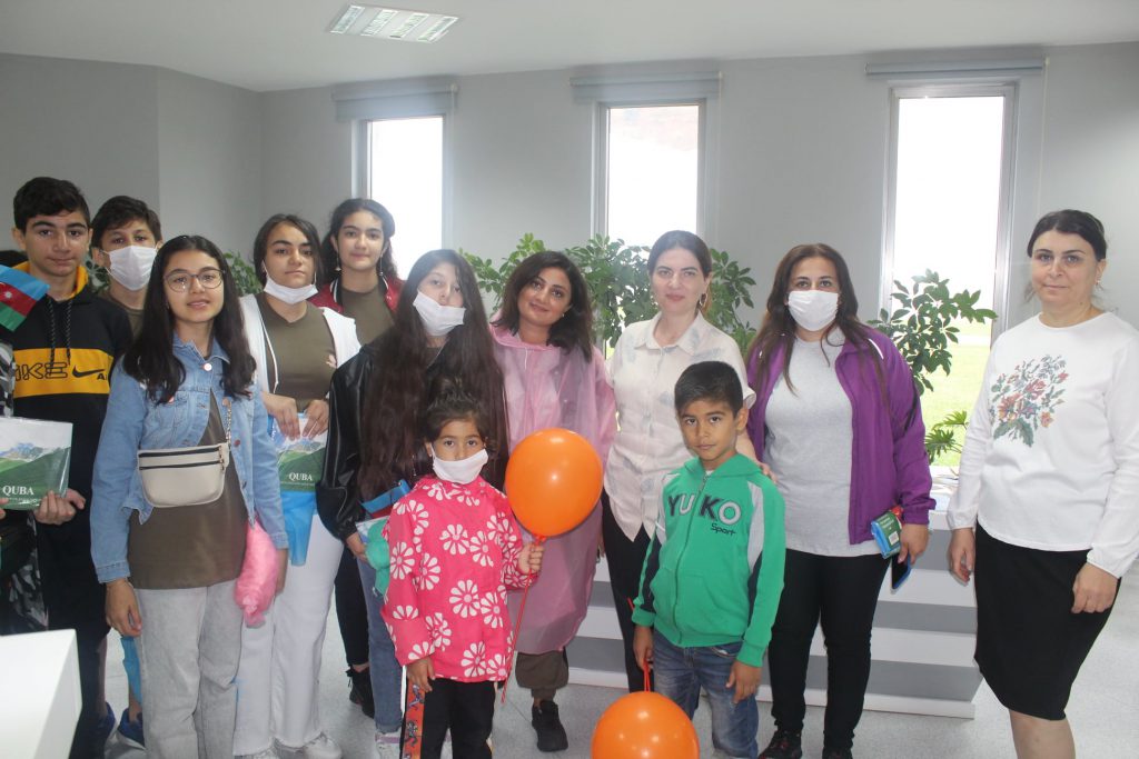 Azərbaycan Respublikası Təhsil Nazirliyi tərəfindən Şəhid övladları üçün təşkil olunan  "Zəfər" Şəhid Ailələrinə Dəstək İctimai Birliyinin təşkilatçılığı ilə keçirilən "Zəfər"  düşərgəsinin iştirakçıları Quba şəhərinə səfərləri çərçivəsində Soyqırımı Memorial Kompleksini  ziyarət etmişlər.