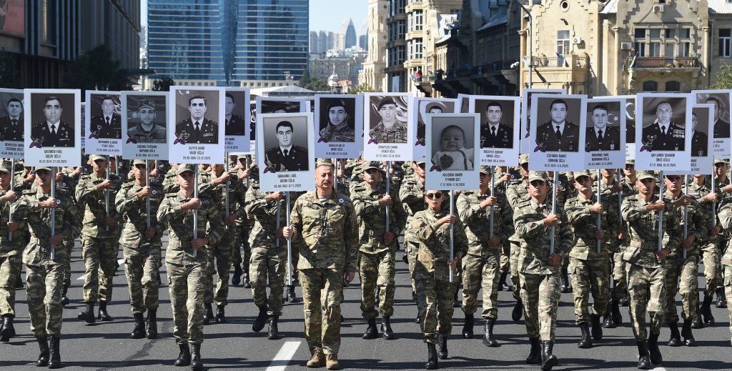 Ильхам Алиев и Первая леди Мехрибан Алиева приняли участие в митинге памяти шехидов Великой Отечественной войны.