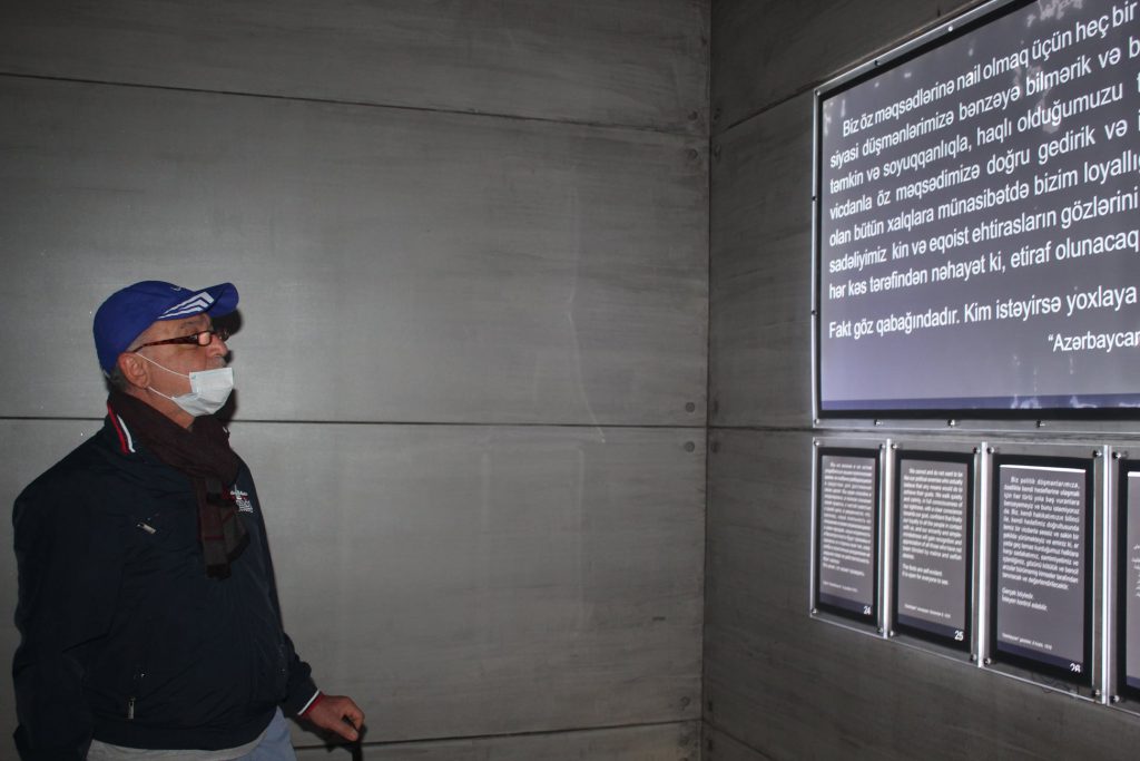 "Azərbaycan turizm blogerləri Assosiasiyası" İctimai Birliyinin sədri, jurnalist, blogger , səyyah Azər Qəribov (Azər Qərib ) və Assosiasiyanın üzvləri Quba şəhərində “Soyqırımı Memorial Kompleksi”ni ziyarət etmişlər. Blogerlərə 1918-ci ildə ermənilər tərəfindən törədilən soyqırımı hadisələri haqqında ətraflı məlumat verilmişdir.