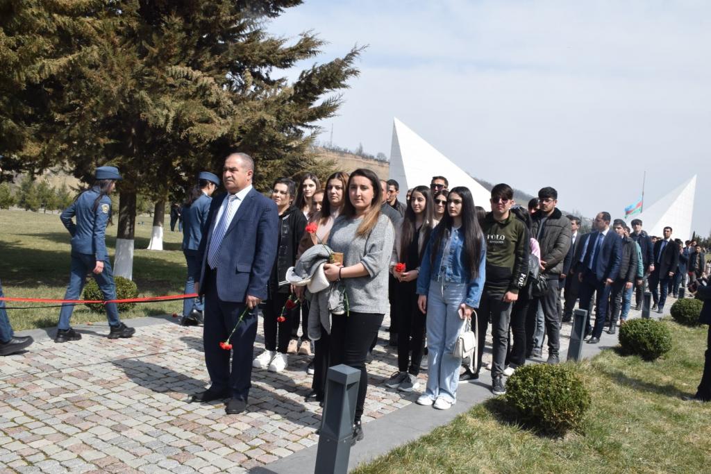 اليوم ، 31 مارس -يوم إبادة جماعية للآذربيجانيين ، زار المجمع التذكارى  حوالي 15 ألف زائر.