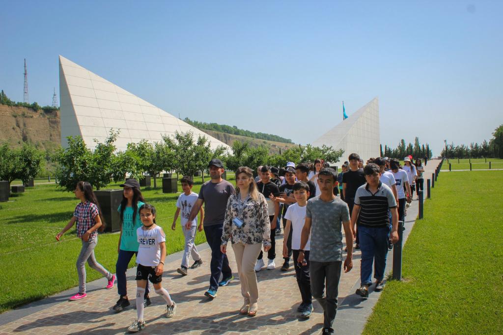 Hörmətli izləyicilər, məlumat üçün bildirmək istərdik ki, bu həftədən etibarən hər həftənin ikinci günü Quba şəhərində “Soyqırımı Memorial Kompleksi”nə gələn ziyarətçilər barədə həftəlik məlumat veriləcək.