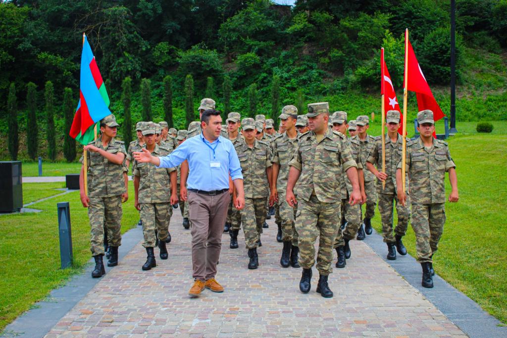Kompleksə gəlmiş ziyarətçilər barədə həftəlik paylaşım.