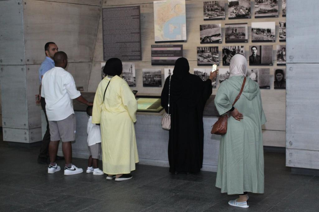 لقطات أسبوعية للزائرين المحليين و الأجانب  فى المجمع التذكارى