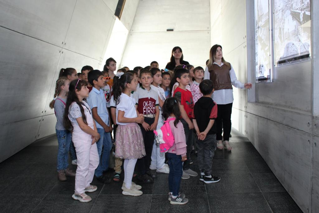 Weekly sharing about visitors to the complex.