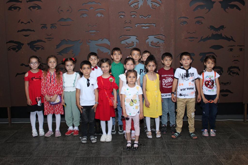 Weekly sharing about visitors to the complex.