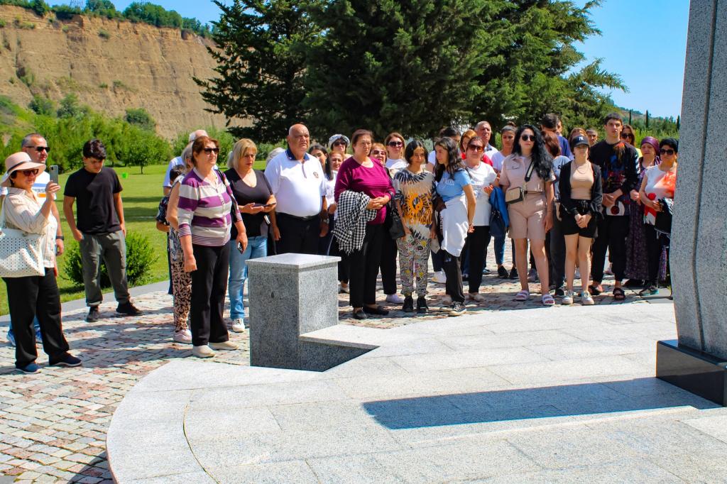 Weekly sharing about visitors to the complex.