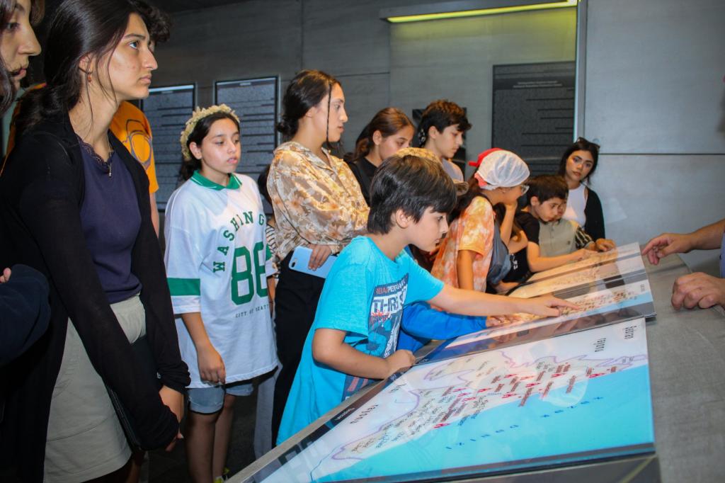 Weekly sharing about visitors to the complex.