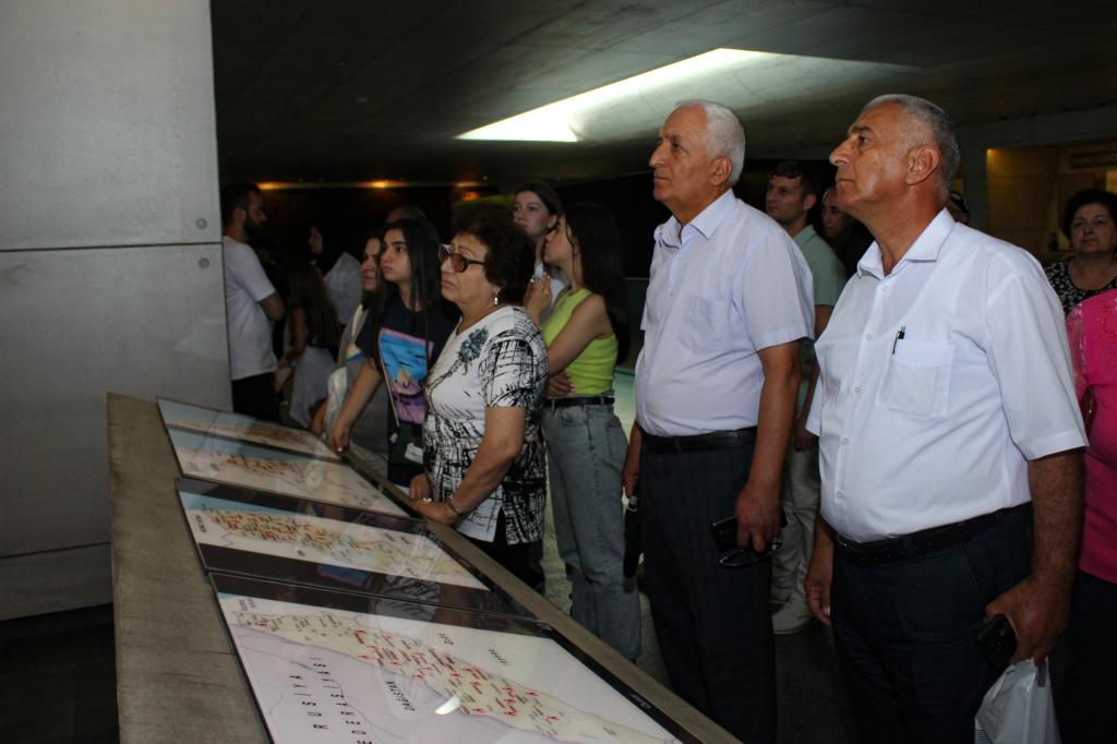 Weekly sharing about visitors to the complex.