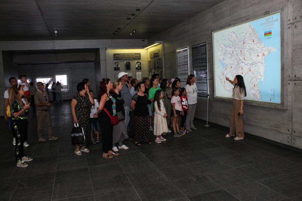 Geri qoyduğumuz həftə ərzində Quba şəhərində “Soyqırımı Memorial Kompleksi”ni ölkənin ümumtəhsil müəssisələrinin müəllimləri, tarixçi alimlər, eləcə də müxtəlif turlar ziyarət etmişdir.