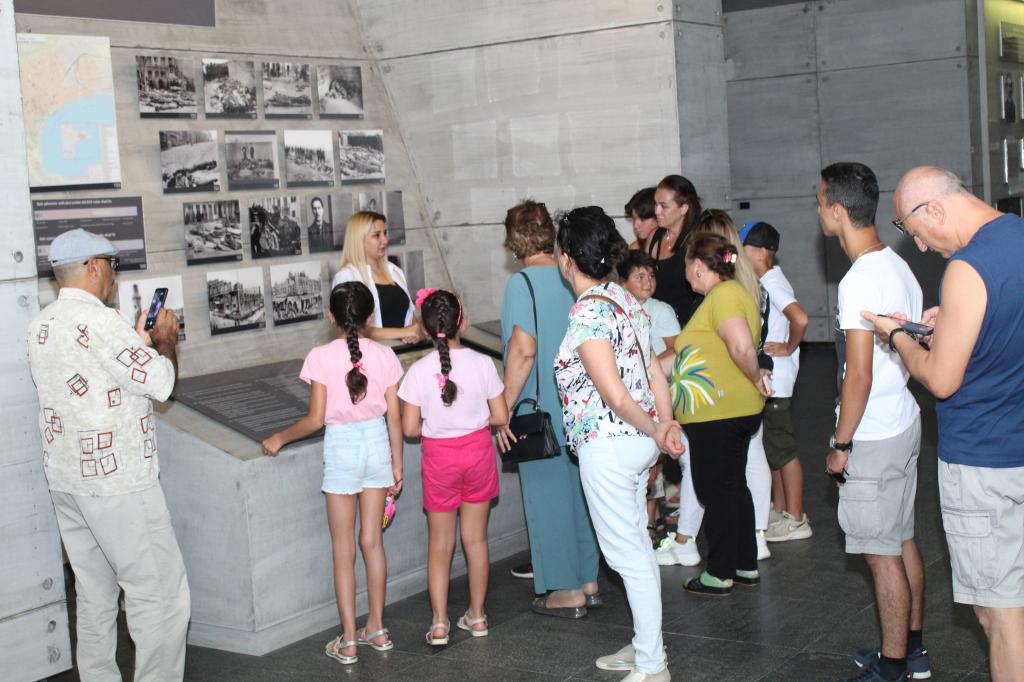 Geri qoyduğumuz həftə ərzində Quba şəhərində “Soyqırımı Memorial Kompleksi”ni ölkənin ümumtəhsil müəssisələrinin müəllim və şagirdləri, xarici vətəndaşlar, eləcə də müxtəlif tur iştirakçıları ziyarət etmişdir.