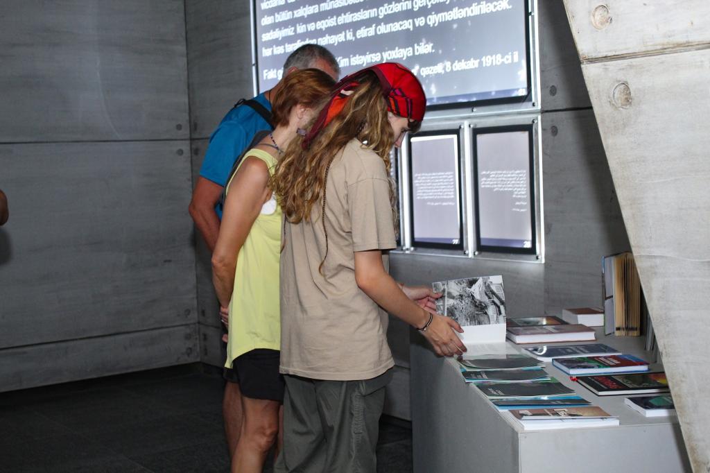 Geri qoyduğumuz həftə ərzində Quba şəhərində “Soyqırımı Memorial Kompleksi”ni ölkənin ümumtəhsil müəssisələrinin müəllim və şagirdləri, xarici vətəndaşlar, eləcə də müxtəlif tur iştirakçıları ziyarət etmişdir.
