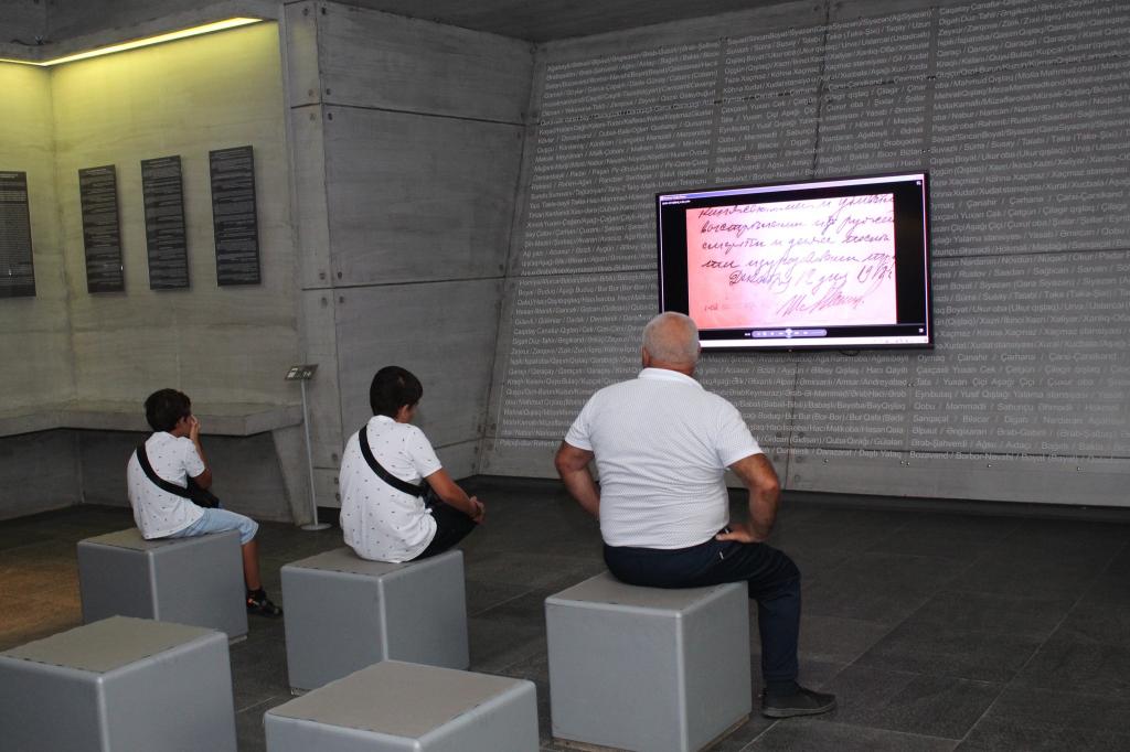 Geri qoyduğumuz həftə ərzində Quba şəhərində “Soyqırımı Memorial Kompleksi”ni ölkənin ümumtəhsil müəssisələrinin müəllim və şagirdləri, xarici vətəndaşlar, eləcə də müxtəlif tur iştirakçıları ziyarət etmişdir.
