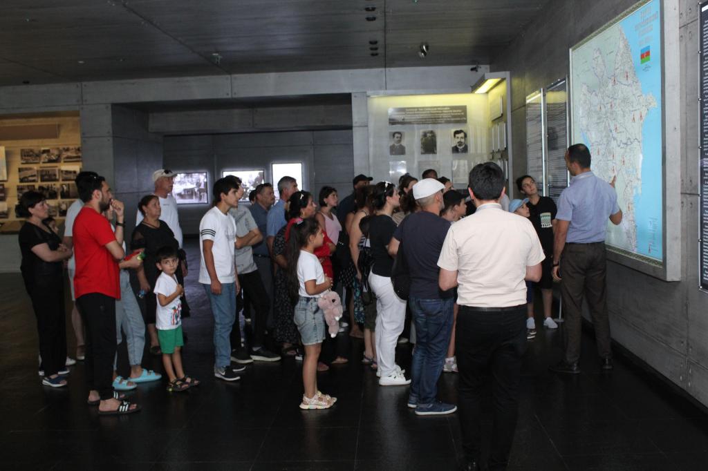 Geri qoyduğumuz həftə ərzində Quba şəhərində “Soyqırımı Memorial Kompleksi”ni ölkənin ümumtəhsil müəssisələrinin müəllim və şagirdləri, xarici vətəndaşlar, eləcə də müxtəlif tur iştirakçıları ziyarət etmişdir.