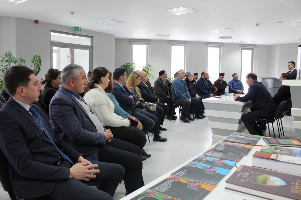 The conference "Traces of Armenian Vandalism in Azerbaijan: International Law and Religion" was co-organized by the "Genocide Memorial Complex," the Guba Region Department of the State Committee for Work with Religious Institutions, the Guba District Executive Authority (RIH), and the Northern Regional Center of the Commissioner for Human Rights.
