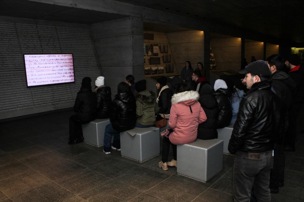 Soyqırımı Memorial Kompleksində 31 mart Azərbaycanlıların soyqırımının 105-ci,  26 fevral-Xocalı faciəsinin  31-ci ildönümü  ərəfəsində Azərbaycan Dövlət Pedoqoji Universitetinin Quba filialının  tarix-coğrafiya fakultəsinin III kurs tələbələri üçün mühazirə və  ekskursiya təşkil edilmişdir.