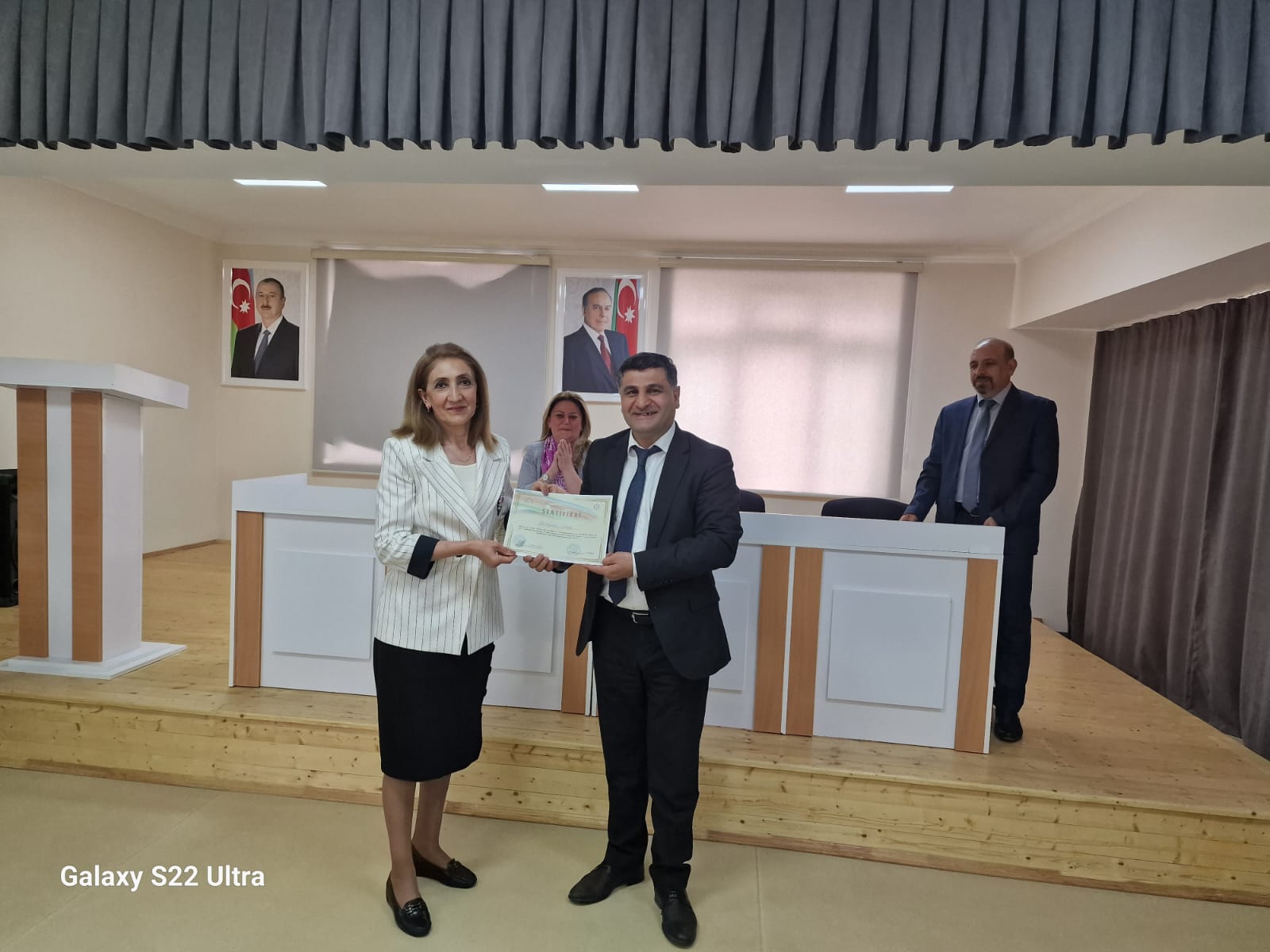 عقد المجمع التذكاري للإبادة الجماعية والمدرسة الثانوية العامة رقم 320 في بلدة موشفيجاباد ، فى مقاطعة غاراداغ مؤتمرا مشتركة تحت عنوان " دراسة حقائق المجازر الأذربيجانيين الجماعية من منظور التاريخي و السياسي