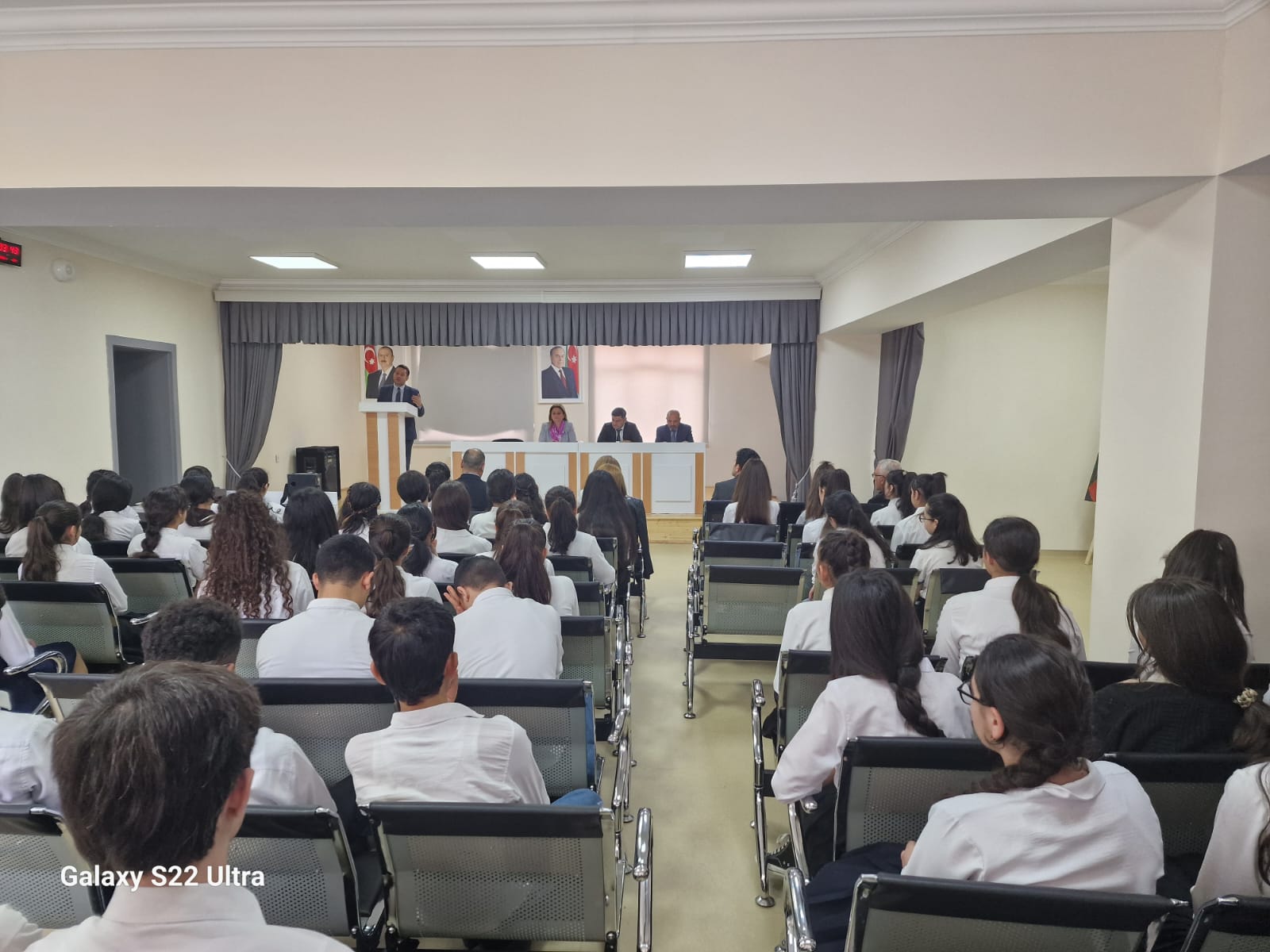 عقد المجمع التذكاري للإبادة الجماعية والمدرسة الثانوية العامة رقم 320 في بلدة موشفيجاباد ، فى مقاطعة غاراداغ مؤتمرا مشتركة تحت عنوان " دراسة حقائق المجازر الأذربيجانيين الجماعية من منظور التاريخي و السياسي