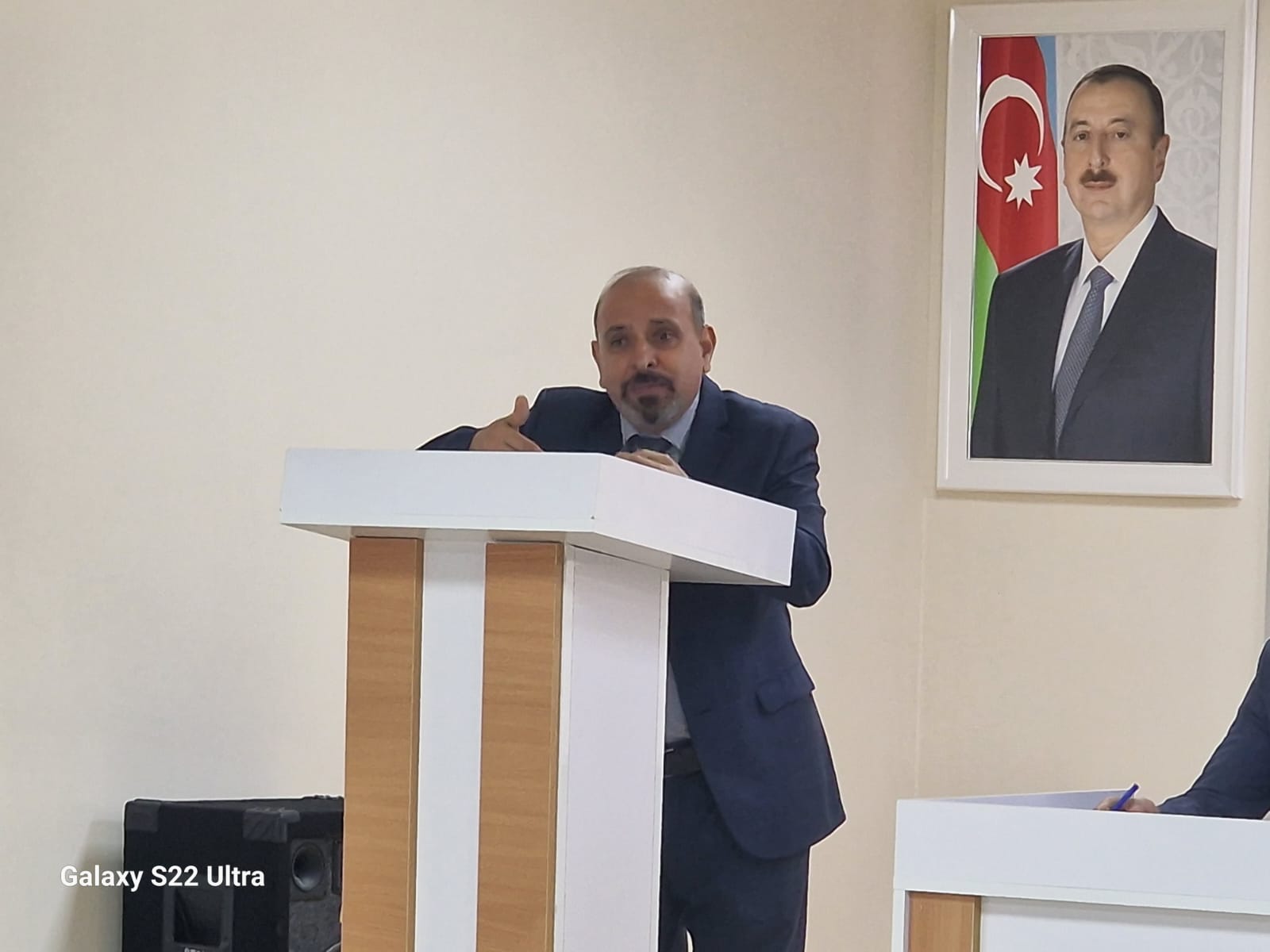 عقد المجمع التذكاري للإبادة الجماعية والمدرسة الثانوية العامة رقم 320 في بلدة موشفيجاباد ، فى مقاطعة غاراداغ مؤتمرا مشتركة تحت عنوان " دراسة حقائق المجازر الأذربيجانيين الجماعية من منظور التاريخي و السياسي