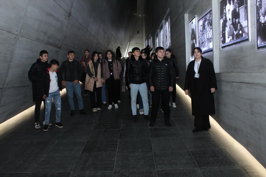 31 Mart Azərbaycanlıların Soyqırımı Günü ərəfəsəində Memorial Kompleksi İrəli İctimai Birliyinin, Quba Gənclər İdman İdarəsinin, Azərbaycan Dövlət Pedaqoji Universitetinin Quba filialının,  "Security Operations Services" Məhdud Məsuliyyətli Cəmiyyətinin əməkdaşları, xarici qonaqlar, ümumtəhsil müəssisələrinin müəllim və şagird heyəti ziyarət ediblər.