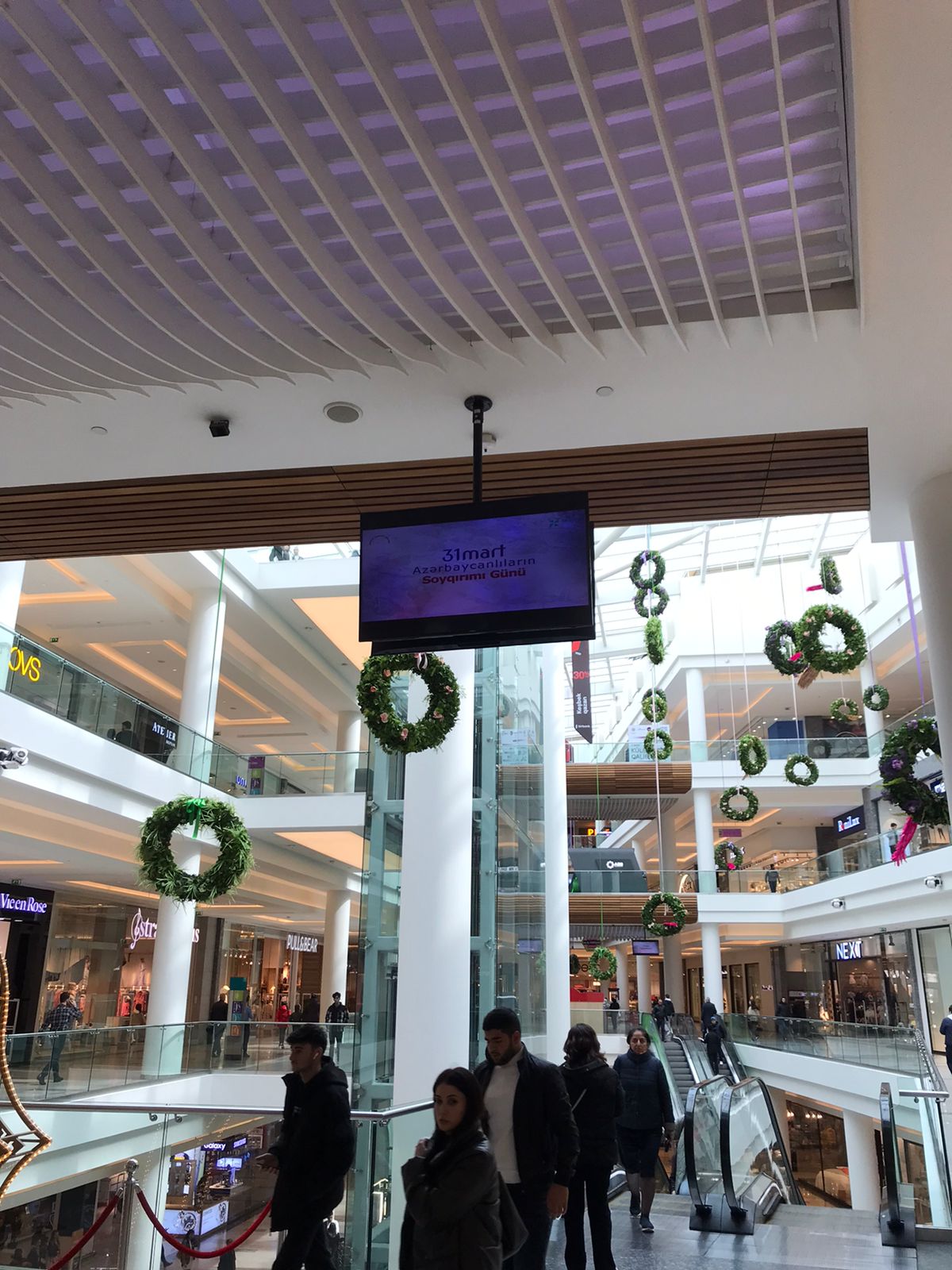 Quba şəhərində "Soyqırımı Memorial Kompleksi" və "Pasha Malls" ticarət mərkəzləri qrupunun birgə təşkilatçılığı ilə soyqırımının 105-ci ildönümü ilə əlaqədar yeni bir layihə başladılıb. Layihəyə əsasən, 31 mart tarixində Bakı şəhərində yerləşən "Gənclik Mall", "Dəniz Mall" və "28 Mall" , Gəncə şəhərindəki "Gəncə Mall" ticarət mərkəzində 1918-ci il soyqırımları ilə bağlı videçarx nümayiş olunur.