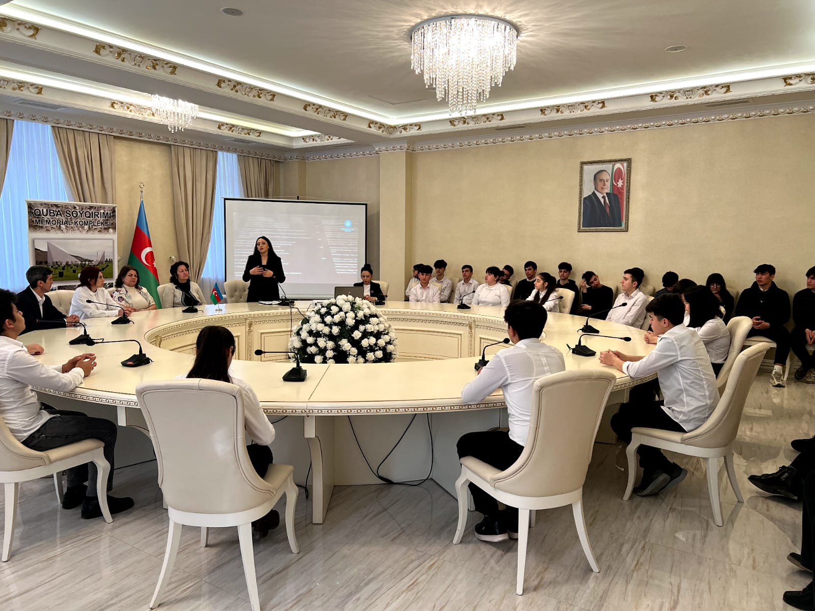 يواصل موظفوا المجمع التذكارى للإبادة الجماعية إقامة حفلات تثقيفية بمناسبة إعلان عام 2023 " عام حيدر علييف " و احياء ذكرى  105عام للمذابح الجماعية للأذربيجانين